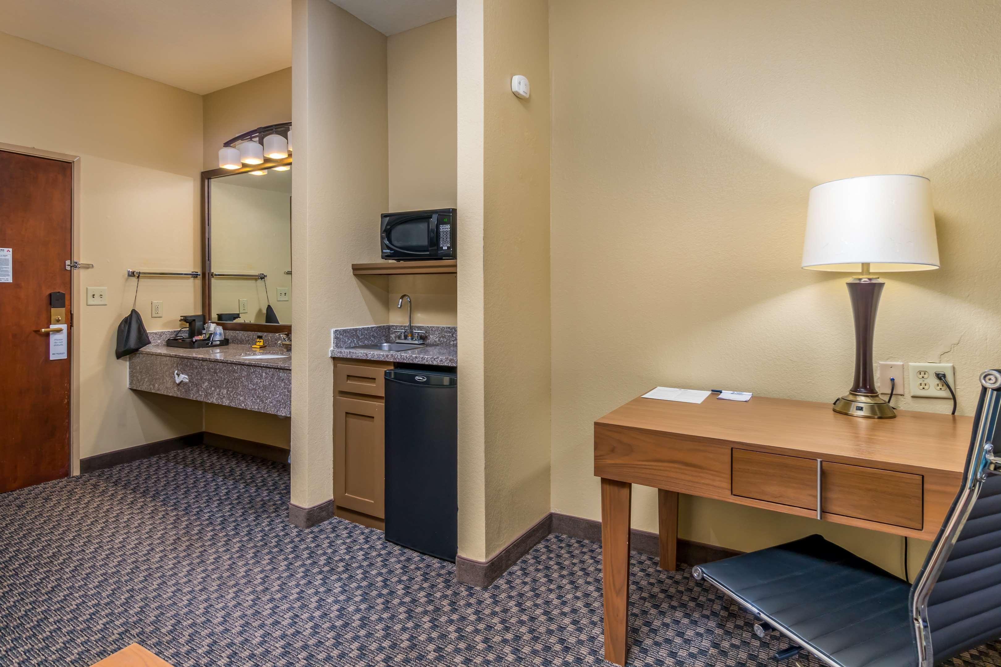 Best Western Plus Shamrock Inn&Suites Extérieur photo