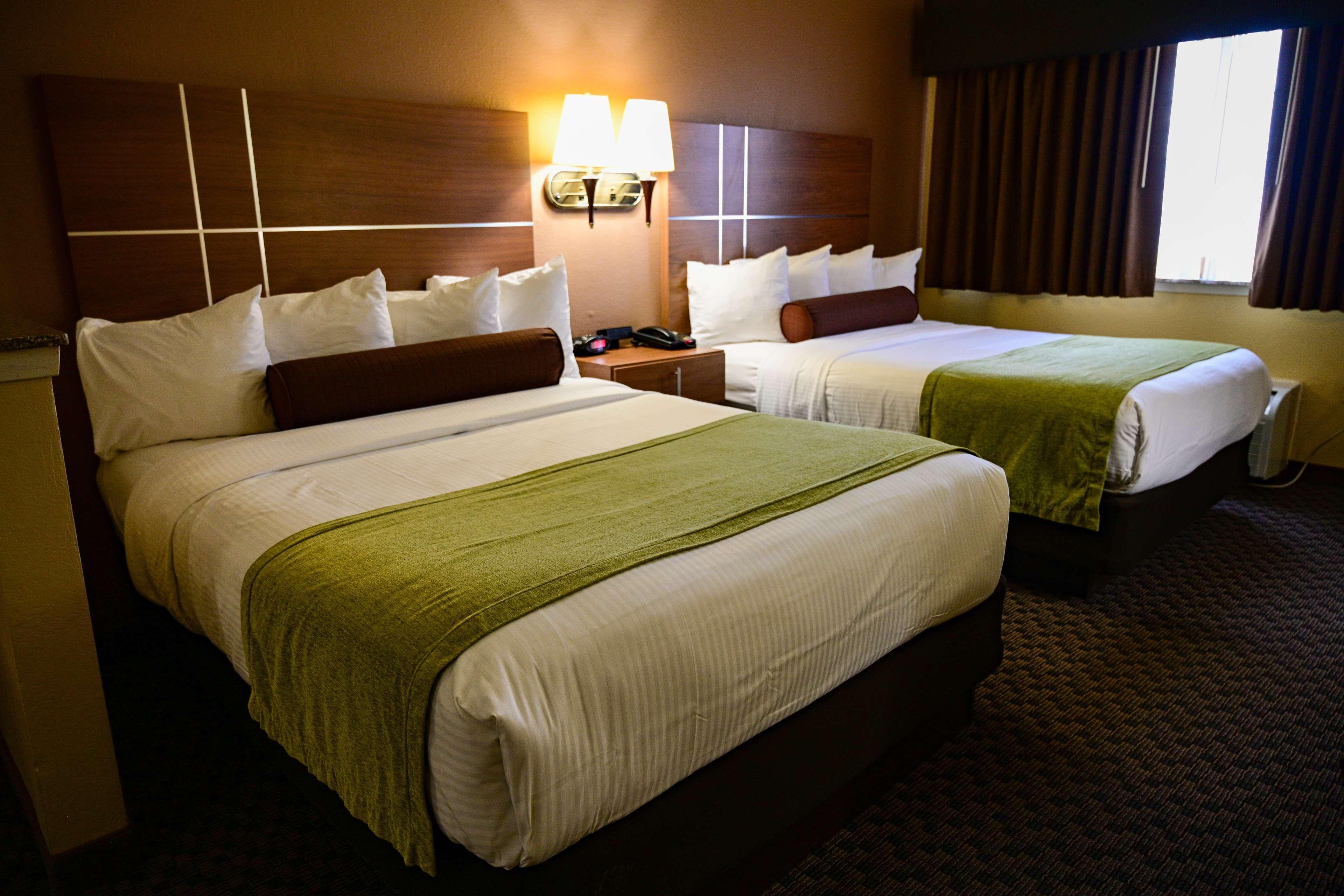 Best Western Plus Shamrock Inn&Suites Extérieur photo