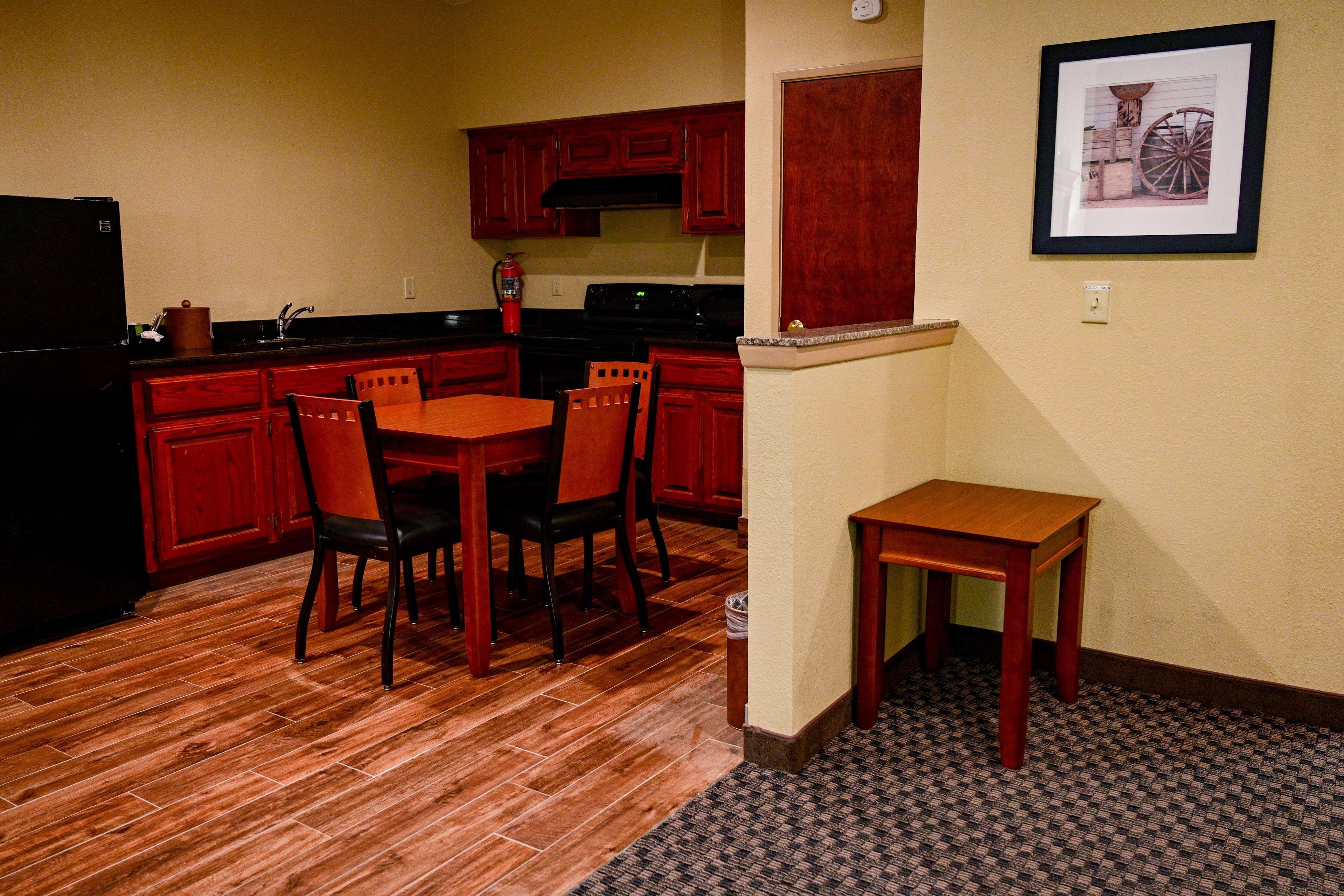 Best Western Plus Shamrock Inn&Suites Extérieur photo